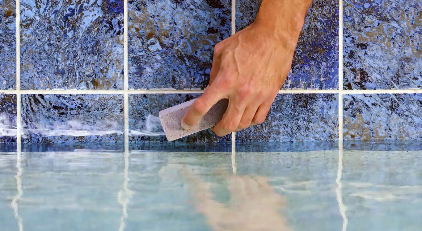 Deep pool cleaning and tile scrubbing service in Leesburg, FL